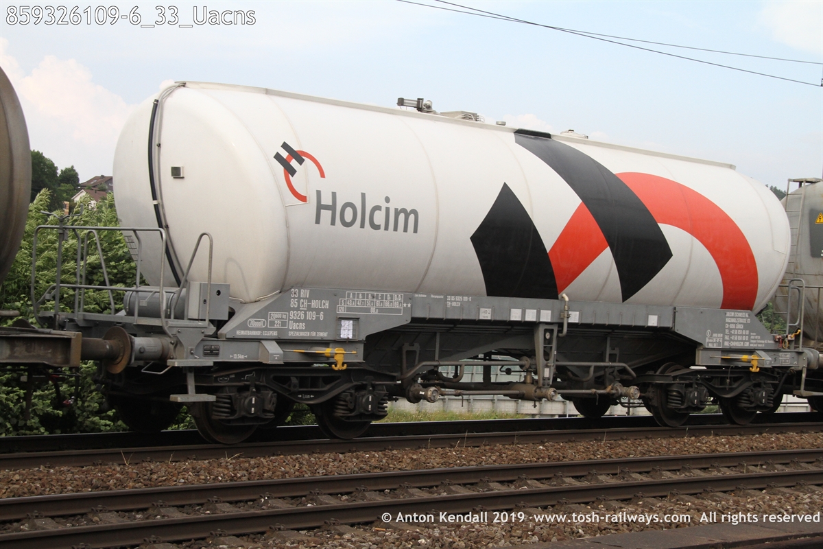 859326109-6_33_Uacns.JPG